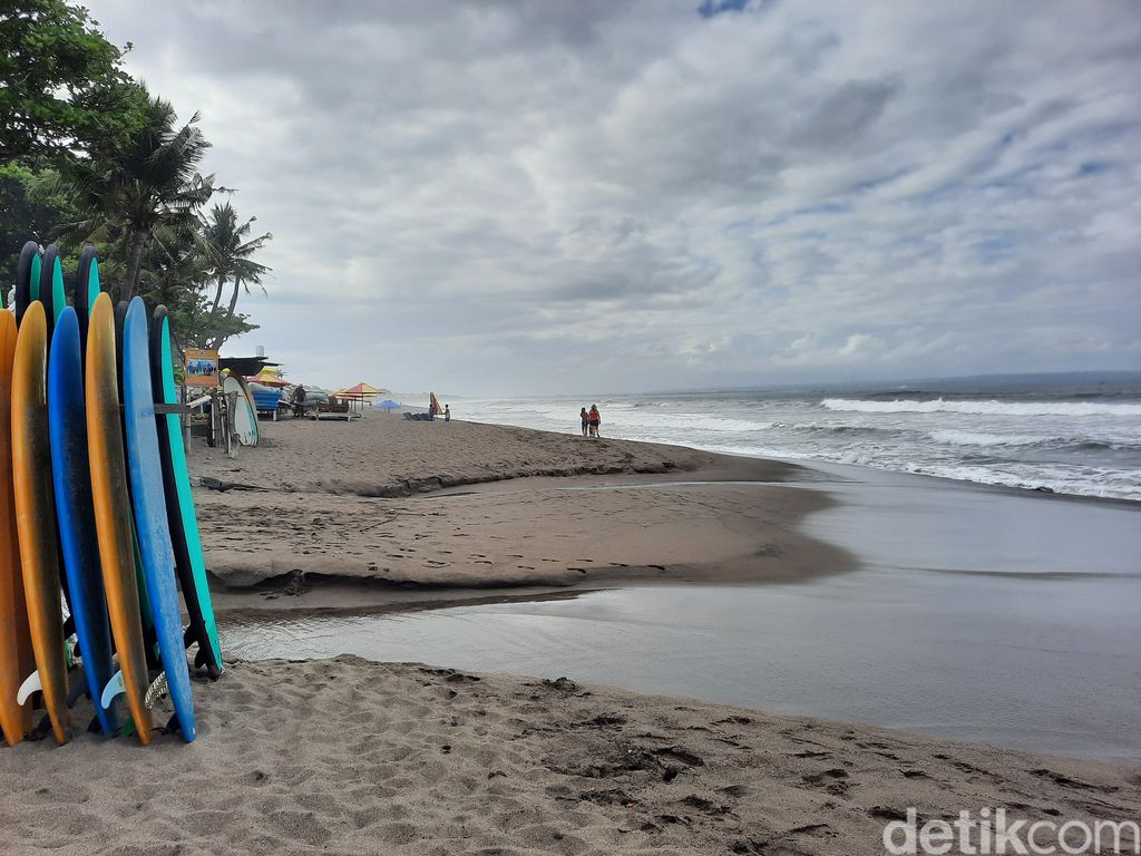Suasana pagi di Pantai Berawa