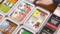 Tak lupa saudara kembar Tasya Farasya ini juga menyiapkan stok aneka minuman kopi. Ia menyukai kopi single origin hingga minuman kopi kemasan siap seduh.