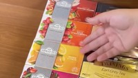Konten refill camilan Tasyi dibuat dalam konsep ASMR yang memanjakan indera pendengaran. Wanita 30 tahun ini mengawalinya dari buat stok teh celup kemasan.