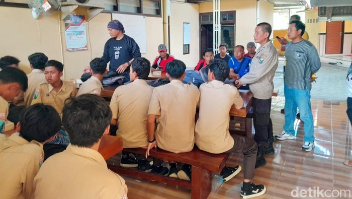 tawuran pelajar sma di banyuwangi digagalkan