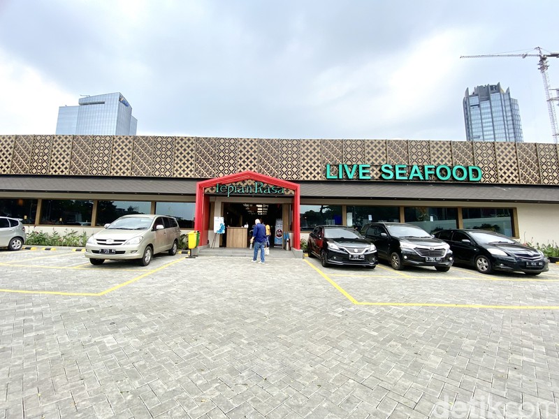 Tepian Rasa Live Seafood baru buka di Alam Sutera.