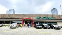 Tepian Rasa adalah salah satu restoran live seafood yang bisa dikunjungi. Baru sekitar satu bulan ini, Tepian Rasa buka cabang terbarunya di Alam Sutera, Tangerang Selatan. Foto: detikFood/Yenny Mustika Sari