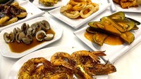 Untuk sajian udang di menu AYCE bisa dimasak dengan bumbu bawang putih, saus Padang, goreng gandum, dan bakar. Sementara untuk cumi dan dori bisa dimasak dengan saus asam manis, saus cabe, dan lada hitam. Untuk menu kerang dara bisa dimasak dengan saus Hong Kong, dan kerang ijo bisa dimasak dengan saus tiram maupun Padang. Foto: detikFood/Yenny Mustika Sari