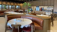 Restoran ini sangat luas, memiliki kapasitas pelanggan hingga 600 orang. Konsep setiap area makannya juga berbeda, bahkan memiliki area private room. Cocok sekali jika ingin menikmati seafood lezat bersama keluarga. Foto: detikFood/Yenny Mustika Sari