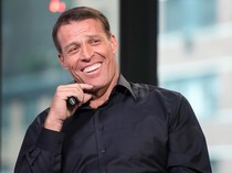 Sosok Viral Tony Robbins, Bule Kekar yang Diundang Prabowo hingga Ikut Icip MBG