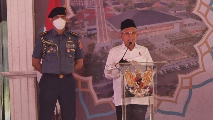 Wapres Ma’ruf Amin meresmikan renovasi Masjid Raya Baiturrahman sekaligus meresmikan gedung MUI Jateng.