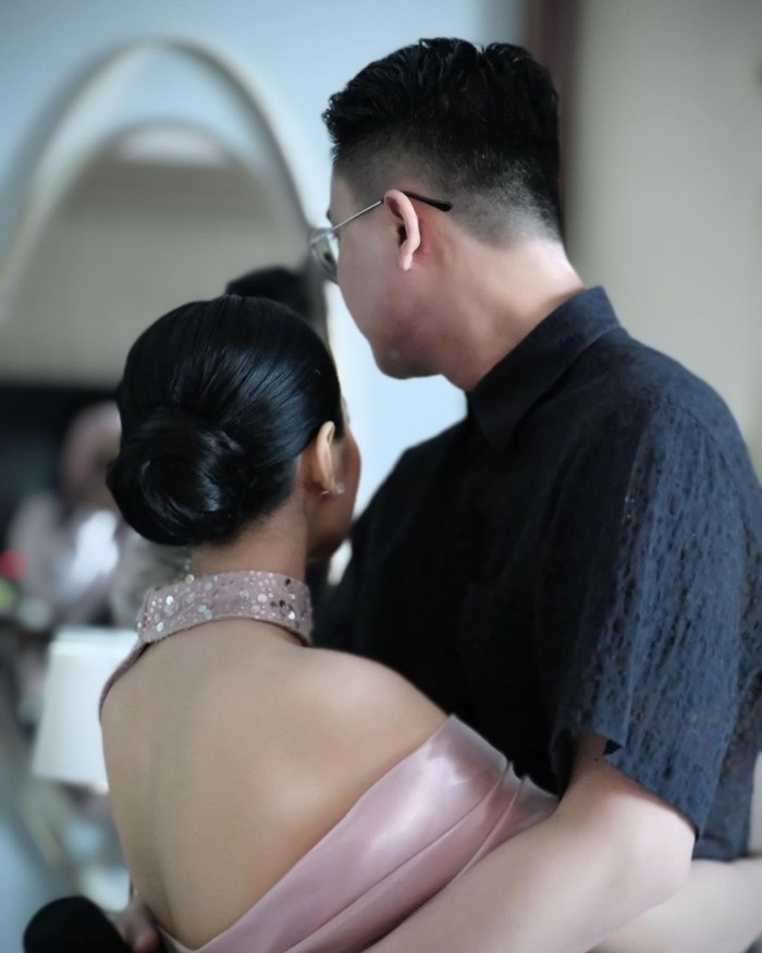Wika Salim dan Max Adam