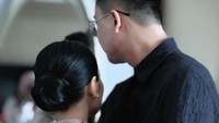Pada awal September, Max Adam sempat mengunggah foto memeluk wanita. Foto: Instagram Max Adam