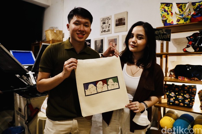 Suasana berwisata di Mbloc Space.