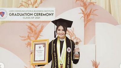 Intip Lagi Momen Wisuda Prilly Latuconsina, Jadi Lulusan Terbaik LSPR