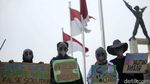 Wow! Ada Dinosaurus Demo Krisis Iklim di Jakarta