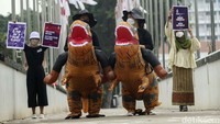 Jelang momentum presidensi G20 oleh Indonesia dan COP 27 tahun ini, sejumlah aktivis melihat beberapa isu atas tindakan pemerintah Indonesia yang tak jalan searah dengan hasil temuan para ilmuwan dunia soal krisis iklim dan dampaknya.