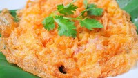 Lauk praktis ini pasti disukai semua anggota keluarga. Telur dadar gaya restoran yang diberi isian ayam cincang lalu digoreng hingga matang dan renyah. Intip yuk resepnya di sini. Foto: iStock