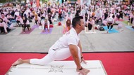 Anjasmara Jadi Instruktur Yoga, Begini Sederet Potret Aksinya