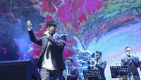 Ahmad Dhani juga tampil sebagai vokalis. Foto: Rifkianto Nugroho
