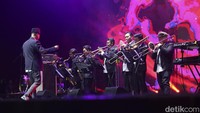 Penampilan yang berbeda dari Ahmad Dhani yang biasa tampil dengan Dewa 19 atau Ahmad Band. Foto: Rifkianto Nugroho