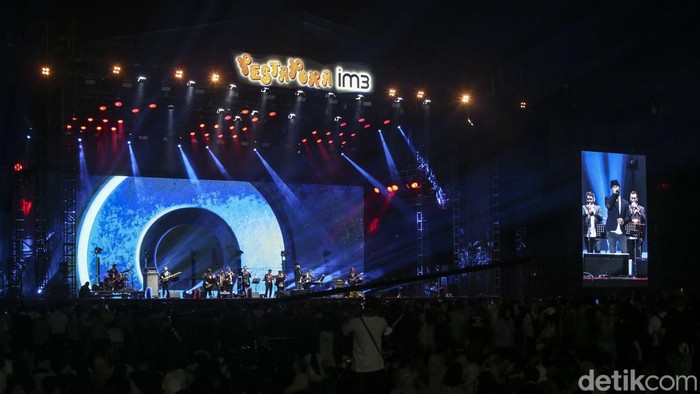 Ahmad Dhani Luncurkan Band Baru Ahmad Dhani memperkenalkan band barunya di panggung Pestapora, Jakarta, Jumat (23/9/2022).