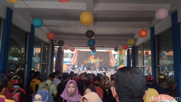 Alumni SMP Negeri 1 Majalengka atau sering disebut Nesama menggelar reuni akbar bagi seluruh angkatan dengan tema 'Mulih ka Lembur'.