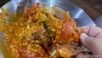 Kepitin yang kami nikmati ini berdaging cukup tebal. Dicocol dengan sausnya yang pekat menambah kenikmatan. Foto: detikFood/Yenny Mustika Sari