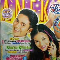 Titi Kamal pose bareng model pria bernama Karlos untuk majalah Aneka Ria pada 1998. Foto: Instagram/@juma0803