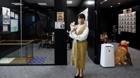 Sebuah perusahaan yang berbasis di gedung Fujitsu, Kawasaki, Jepang, mengizinkan pekerjanya membawa anjing peliharaan ke tempat kerja. Ini merupakan bagian dari percobaan untuk mencari cara baru dalam bekerja yang fleksibel. 