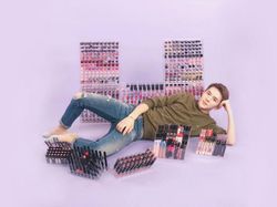 Ini Influencer Pria Paling Digilai di China, Jual Lipstik Laku Keras