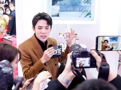 Ini Influencer Pria Paling Digilai di China, Jual Lipstik Laku Keras