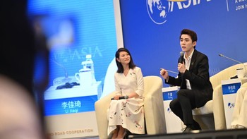 Sang influencer hanya fokus jualan termasuk kosmetik, produk skincare dan busana. Salah satu yang paling banyak terjual adalam krim wajah, laku sebanyak 50 ribu buah dengan nilai USD 1,75 juta. Foto: VCG via Getty Images/VCG