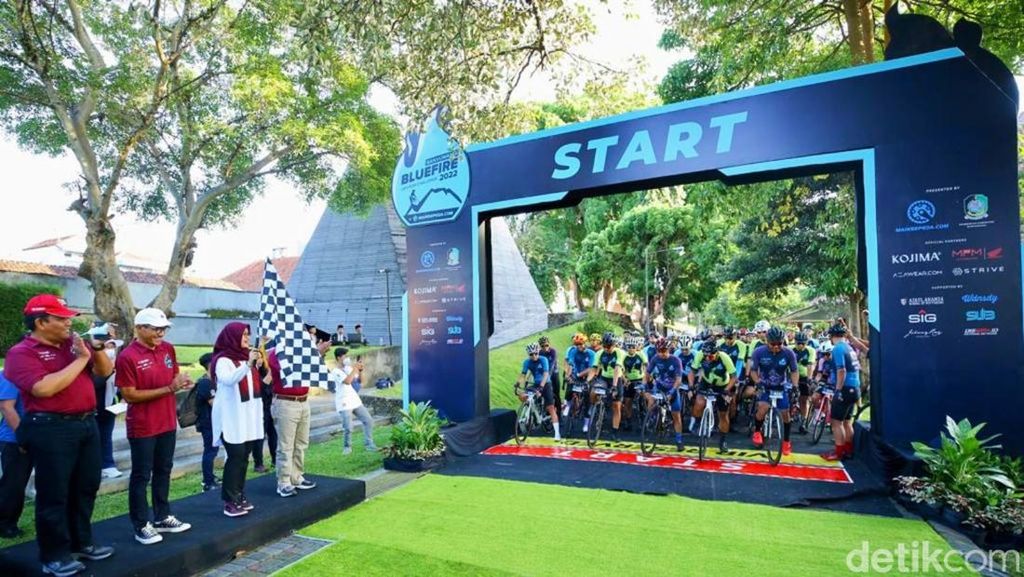 Bupati Ipuk Lepas 350 Cyclist Banyuwangi Bluefire Ijen KOM Challenge 2022