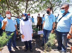 Bupati Ipuk Kampanyekan Jaga Konservasi Air Bersama Nelayan Banyuwangi