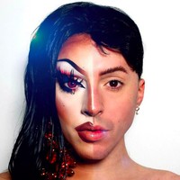 Lahir dengan nama George Ward, drag queen 28 tahun itu bisa bertransformasi secara kontras. Dari pria tampan menjadi wanita dengan penampilan ekstrem khas drag queen. Foto: dok. Instagram