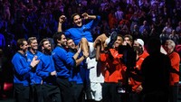 Federer menutup kariernya dengan raihan total 103 gelar juara, di antaranya 20 titel Grand Slam. Federer memegang sederet rekor, salah satunya juara terbanyak Wimbledon (8 kali). Foto: Getty Images/Frey/TPN