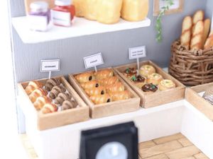 Gemas Banget! Miniatur Toko Roti hingga Burger Buatan Seniman Jepang