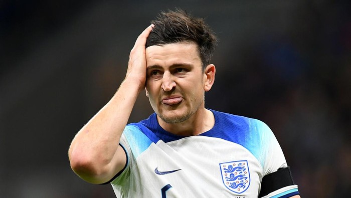 MILAN, ITALY - SEPTEMBER 23: Harry Maguire of England  reacts during the UEFA Nations League League A Group 3 match between Italy and England at San Siro on September 23, 2022 in Milan, Italy. (Photo by Alessandro Sabattini/Getty Images)