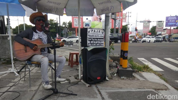 Hayabusa beraksi di simpang empat Kentungan, Sleman, DIY, Selasa (20/9/2022).