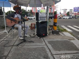 Ingar Bingar Pengamen di Jogja: dari Modal Tepuk Tangan hingga DJ Jalanan