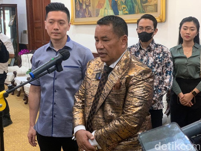 Hotman Paris sowan ke Gubernur Khofifah di Gedung Negara Grahadi Surabaya