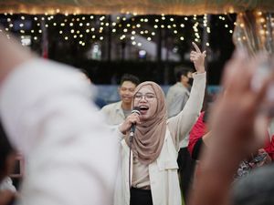 Indah Yastami Dijembatani Sosialoka di Panggung Debut Internasional