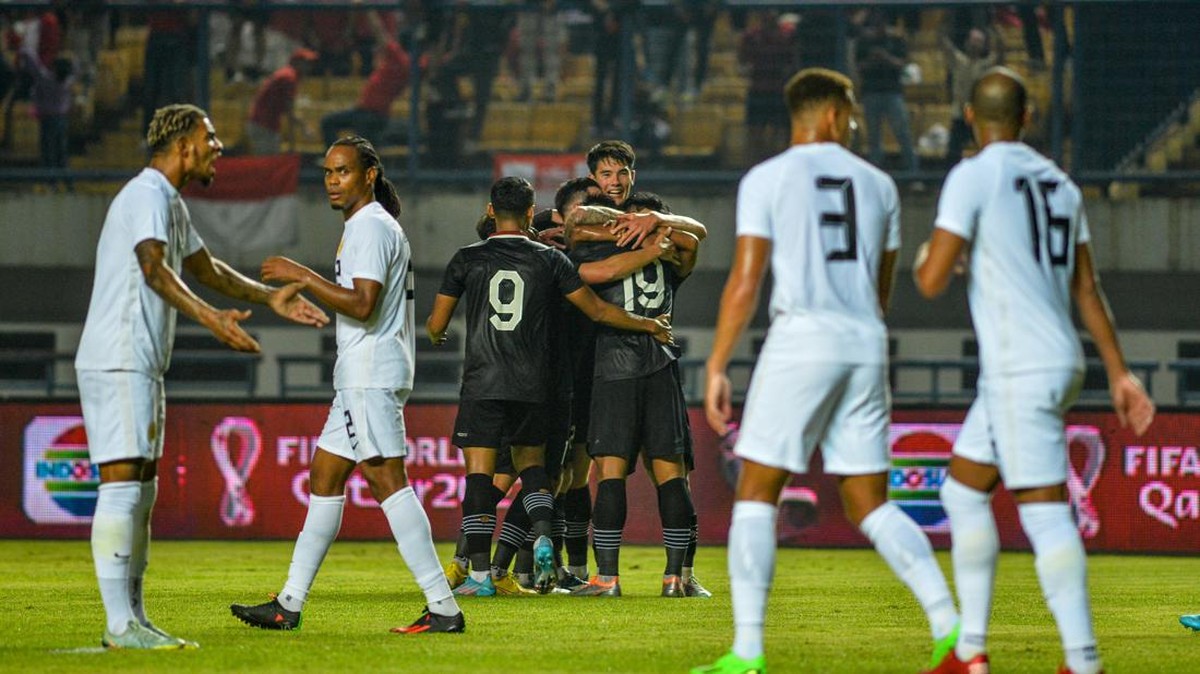 Para pemain Indonesia (hitam) merayakan gol ke gawang Curacao. Foto: ANTARA FOTO/RAISAN AL FARISI