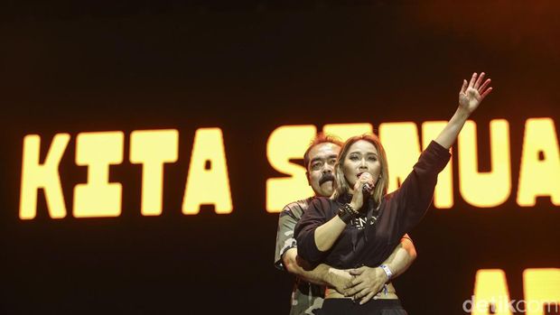 Inul Daratista dan Adam Suseno di Pestapora 2022.