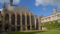 Sama seperti sang kakak, Peter Philips, Zara Tindall juga kuliah di Exeter University pada jurusan Fisioterapi. Kampus yang berdiri sejak 1863 ini mendapat piagam kerajaan pada tahun 1955. Foto: Getty Images/iStockphoto