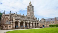Pangeran William memilih kuliah jurusan Sejarah Seni di University of St Andrews di Skotlandia. Namun di tahun kedua, ia pindah ke jurusan Geografi.  Foto: Getty Images/iStockphoto
