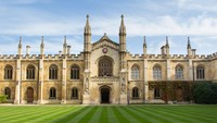 Raja Charles III kemudian melanjutkan kuliah di University of Cambridge dan menerima gelar master pada tahun 1975. Foto: Getty Images/iStockphoto