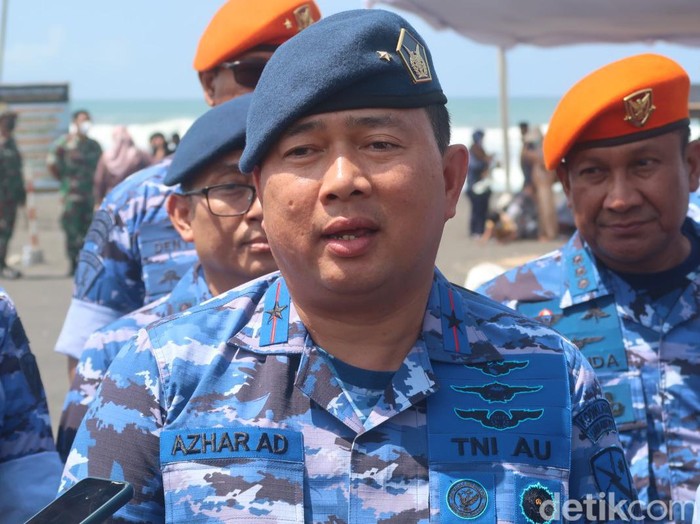 Komandan Lanud (Danlanud) Adisucipto Marsma TNI Azhar Aditama saat memberikan keterangan, Sabtu (24/9/2022).