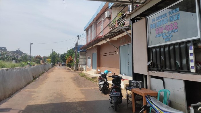 Kondisi di Perumahan Puri Bintaro Indah Tangerang Selatan yang sempat banjir semalam. Hari ini, Sabtu (24/9/2022), banjir sudah surut. Jalanan terlihat kering.