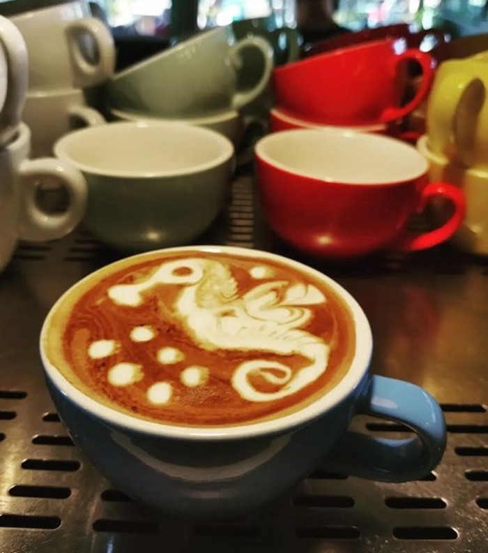 Kocak! Latte Art Gagal Total Ini Mirip Sosok Hantu hingga Alat Kelamin