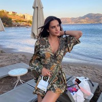 Pesona Maria Guardiola membuatnya jadi selebriti. Paparazzi tak jarang mengabadikan gambarnya saat menikmati liburan di pantai. Foto: Instagram @maria.guardiola