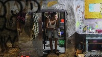 Sehingga dapat disimpulkan bahwa dampak pemukiman padat di kawasan Johar Baru ini menimbulkan konflik sosial di dalamya yang disebabkan oleh masalah rendahnya tingkat ekonomi, pendidikan, moral dan dari segi demografis wilayah yang tidak manusiawi. sehingga mereka melampiaskannya dengan kemarahan, kekerasan dan emosi untuk masalah sekecil apapun.