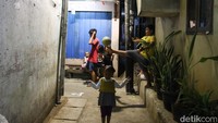 Kecamatan Johar Baru adalah salah satu pemukiman terpadat di Ibu Kota bagian Jakarta Pusat. Johar Baru memiliki luas wilayah 239 kilometer persegi. Bahkan kecamatan ini disebut sebagai salah satu pemukiman terpadat di Asia Tenggara.  