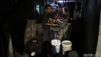 Kecamatan Johar Baru ini memilik 4 kelurahan yaitu Galur, Tanah Tinggi, Kampung Rawa dan Johar Baru. Dan salah satu kelurahan yang paling padat adalah Kampung Rawa.  